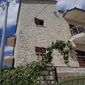 Eglent's Tourist House Affittacamere