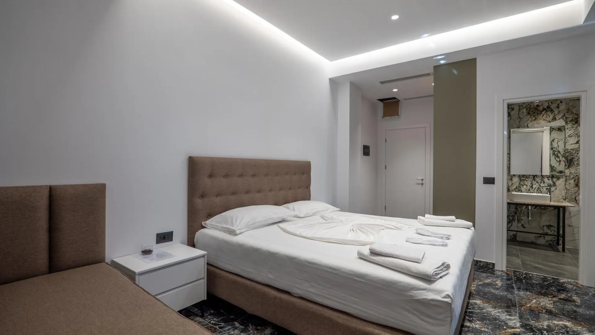 Hotel Kompleks Joni Sarande 3*,